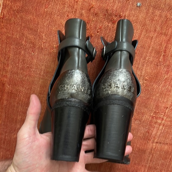 Chanel 2014 charcoal ankle boots - Picture 4 of 13